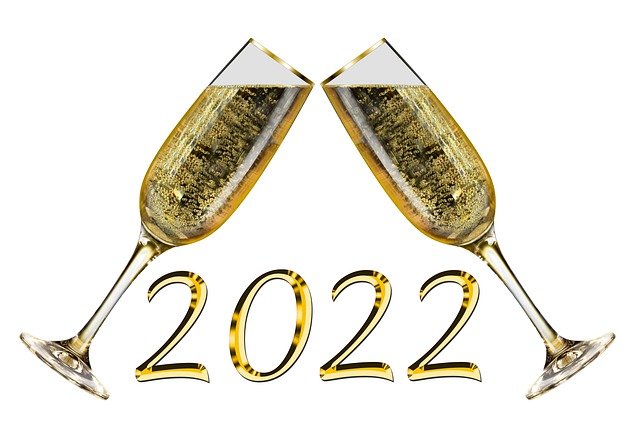 שתי כוסות שמפנייה עושות לחיים לשנת 2022